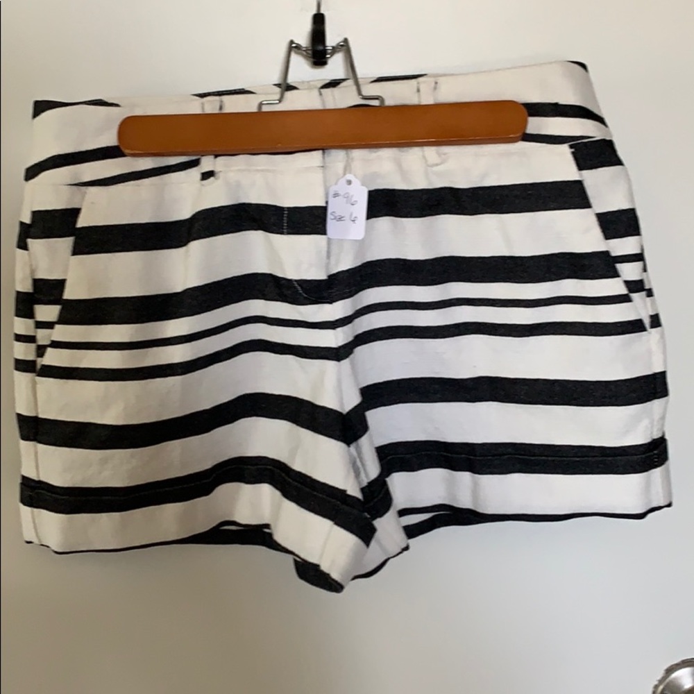 Linen cuffed shorts